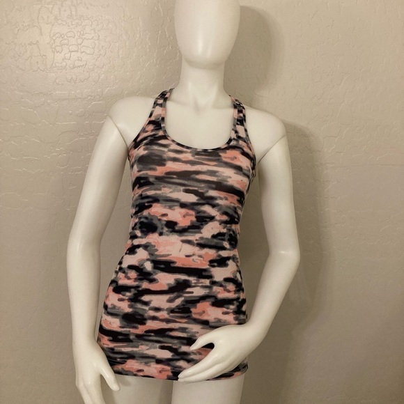 Lululemon Wamo Camo Pink Cool Racerback Tank Top Size 4 - Picture 2 of 10
